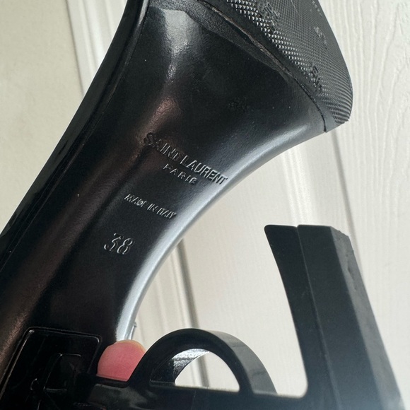 YSL BLACK PATENT HEELS!!!! Used twice! Brand NEW! The size is 38 - Picture 5 of 8